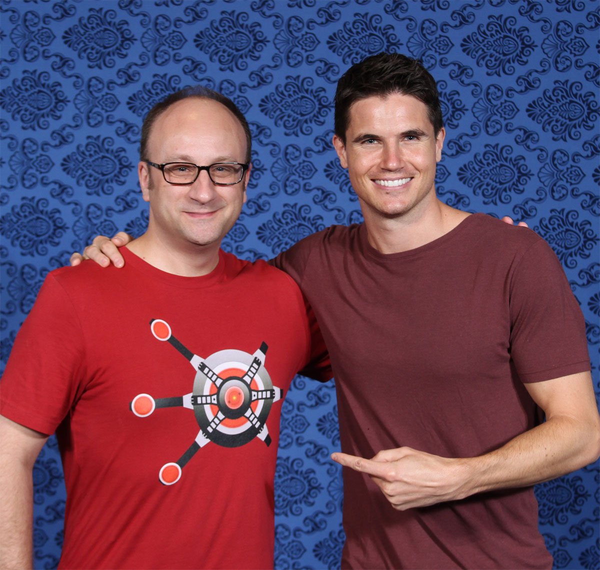 Robbie Amell - Firestorm - Ronnie Raymond from The Flash - and Firestorm Fan at Dragon Con 2015
